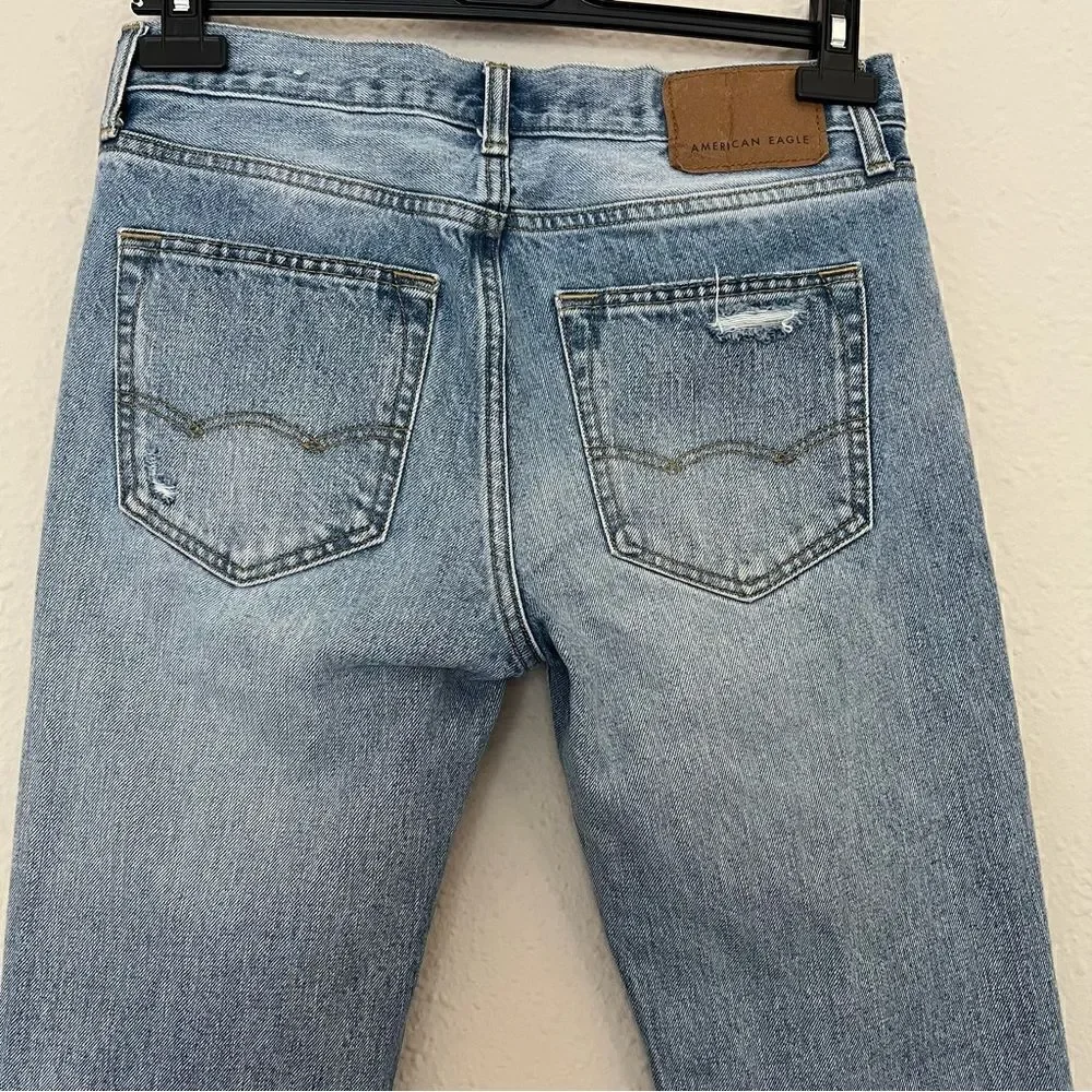 American Eagle Men’s Slim Straight Light Wash Distressed Jeans Size 28x30
